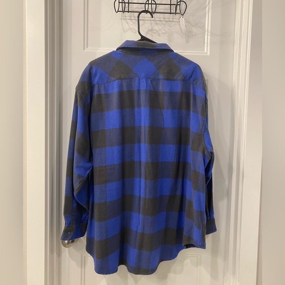 Aerie Women's Casual Blue and Black Checkered Flannel Shirt - Picture 4 of 4
